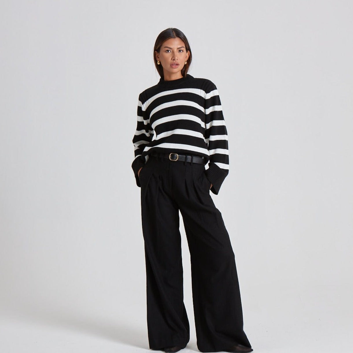 THE ULTIMATE STRIPE KNITTED CREWNECK - BLACK / WHITE